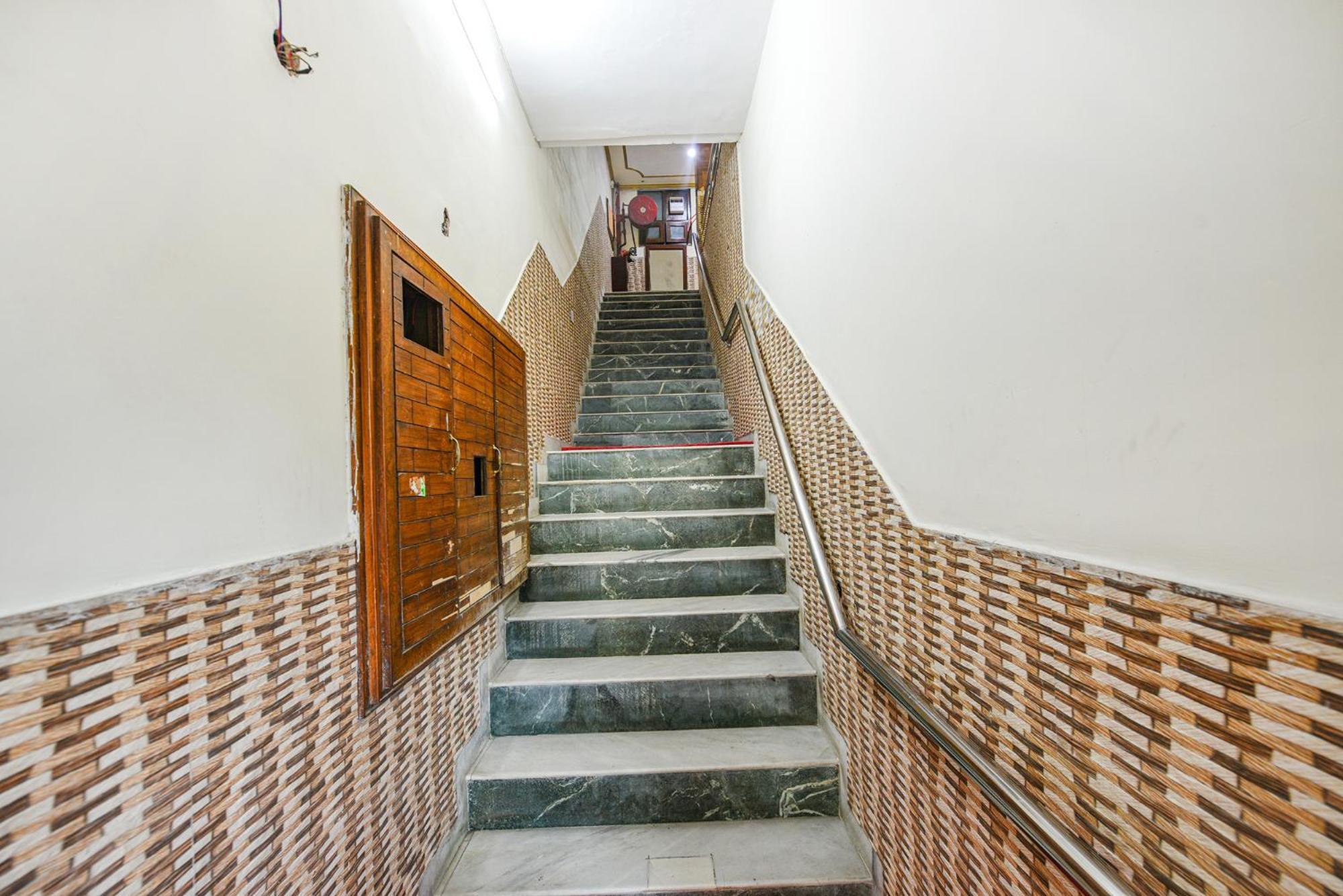 Fabhotel Royal Inn Chandīgarh Exteriör bild