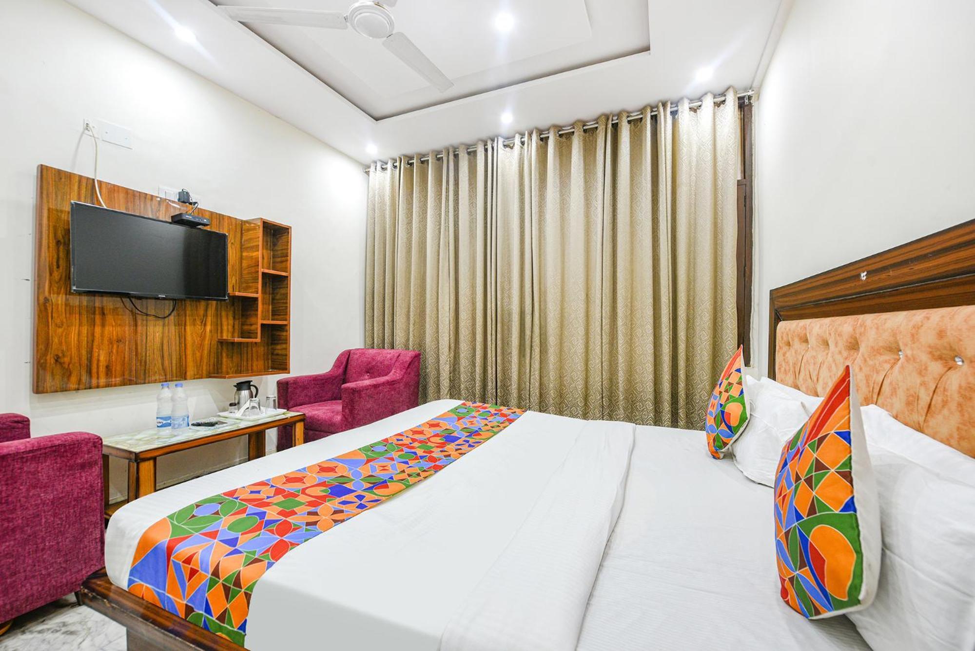 Fabhotel Royal Inn Chandīgarh Exteriör bild
